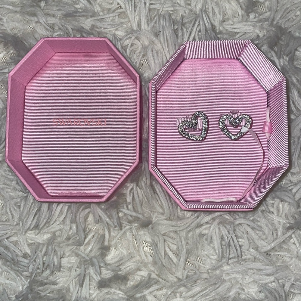 Swarovski SUBLIMA STUD EARRING 🦢🤍